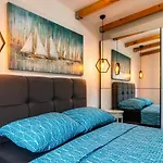 Dom wakacyjny House Kristina With Jacuzzi Pool Only For
