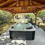 House Kristina With Jacuzzi Pool Only For Dom wakacyjny