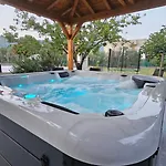 House Kristina With Jacuzzi Pool Only For Dom wakacyjny Kaštel Novi