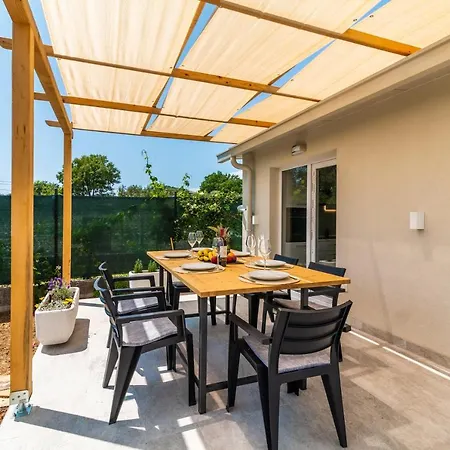 度假居 House Kristina With Jacuzzi Pool Only For