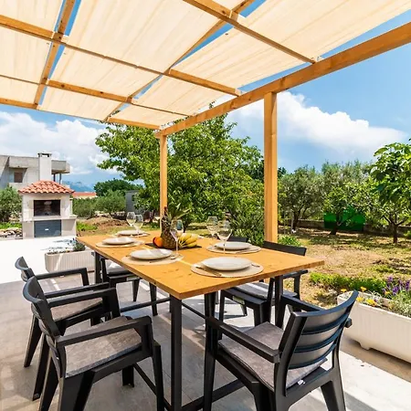 度假居 House Kristina With Jacuzzi Pool Only For *