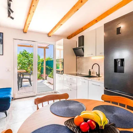 Σπίτι διακοπών House Kristina With Jacuzzi Pool Only For