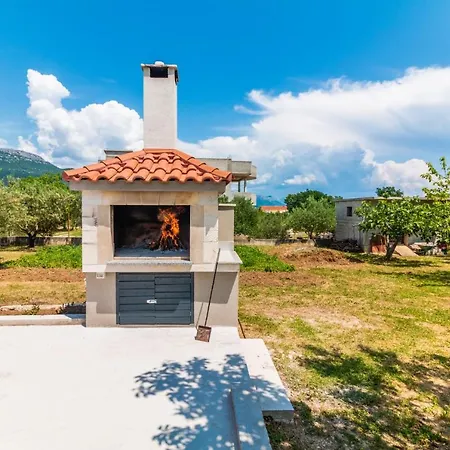 Σπίτι διακοπών House Kristina With Jacuzzi Pool Only For *