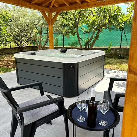 House Kristina With Jacuzzi Pool Only For Σπίτι διακοπών
