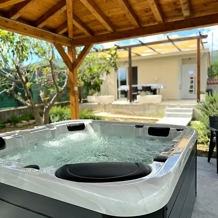 House Kristina With Jacuzzi Pool Only For 度假居
