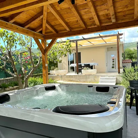 House Kristina With Jacuzzi Pool Only For 度假居 Kaštel Novi