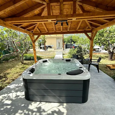 House Kristina With Jacuzzi Pool Only For 度假居