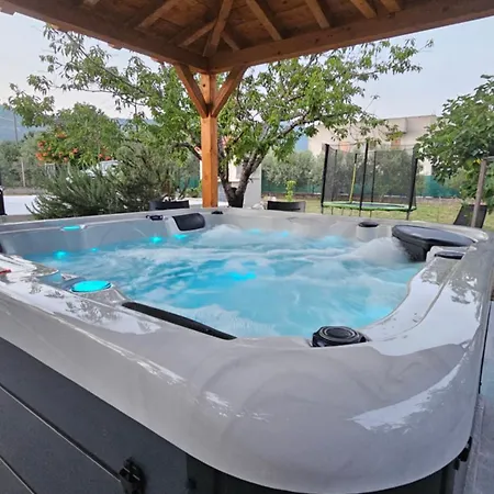 House Kristina With Jacuzzi Pool Only For 度假居 Kaštel Novi