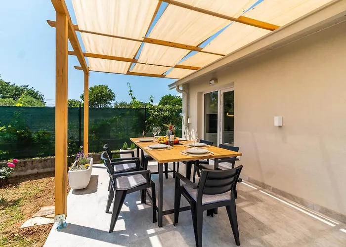 Σπίτι διακοπών House Kristina With Jacuzzi Pool Only For