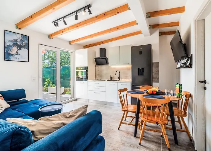 House Kristina With Jacuzzi Pool Only For Σπίτι διακοπών Kaštel Novi