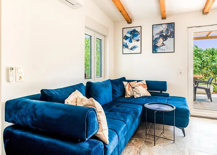 Σπίτι διακοπών House Kristina With Jacuzzi Pool Only For Kaštel Novi