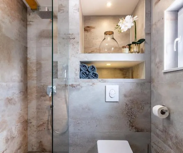 House Kristina With Jacuzzi Pool Only For Σπίτι διακοπών Kaštel Novi