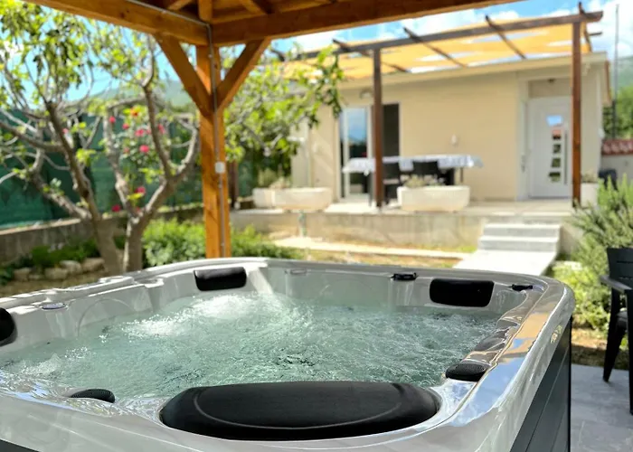 House Kristina With Jacuzzi Pool Only For Σπίτι διακοπών
