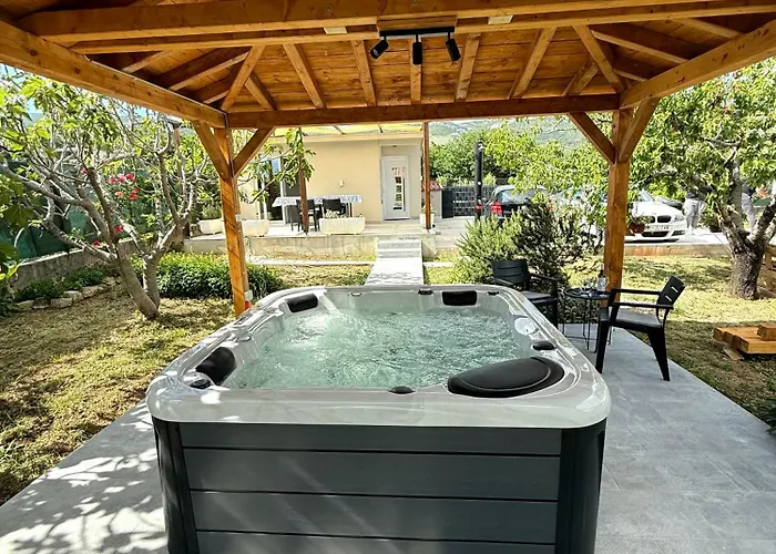 House Kristina With Jacuzzi Pool Only For Σπίτι διακοπών