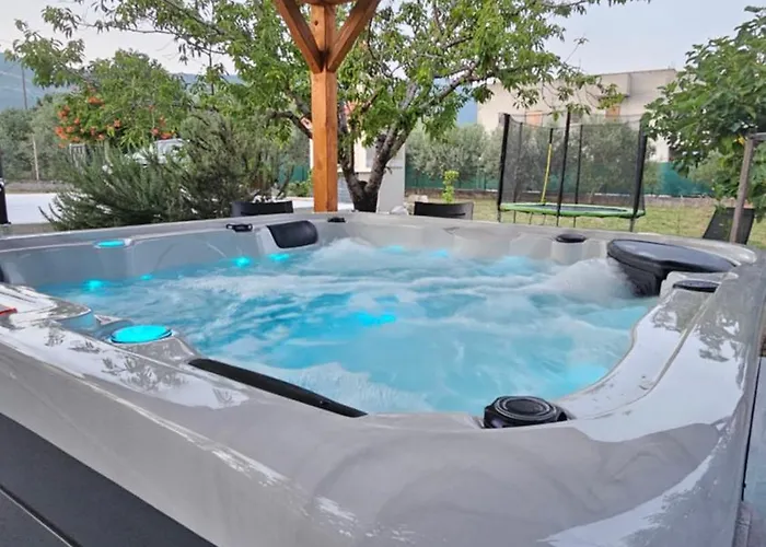 House Kristina With Jacuzzi Pool Only For Σπίτι διακοπών Kaštel Novi
